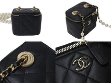 Load image into Gallery viewer, 極美品 CHANEL シャネル スモールバニティ パールショルダーバッグ 31番台 AP2581 ココマーク ラムスキン フェイクパール 中古 4c069772