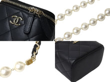 Load image into Gallery viewer, 極美品 CHANEL シャネル スモールバニティ パールショルダーバッグ 31番台 AP2581 ココマーク ラムスキン フェイクパール 中古 4c069772