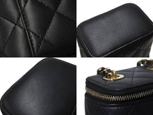 Load image into Gallery viewer, 極美品 CHANEL シャネル スモールバニティ パールショルダーバッグ 31番台 AP2581 ココマーク ラムスキン フェイクパール 中古 4c069772