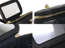 Load image into Gallery viewer, 極美品 CHANEL シャネル スモールバニティ パールショルダーバッグ 31番台 AP2581 ココマーク ラムスキン フェイクパール 中古 4c069772