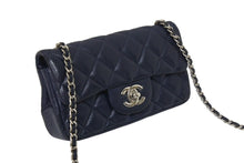 Load image into Gallery viewer, 極美品 CHANEL シャネル ショルダーバッグ 17cm ミニマトラッセショルダーチェーン ネイビー キャビアスキン 15番台 中古 4c069773