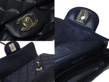 Load image into Gallery viewer, 極美品 CHANEL シャネル ショルダーバッグ 17cm ミニマトラッセショルダーチェーン ネイビー キャビアスキン 15番台 中古 4c069773