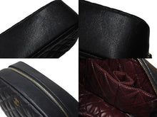 Load image into Gallery viewer, CHANEL シャネル マトラッセ ココマーク コスメポーチ 29番台 カーフスキン ブラック ゴールド金具 美品 中古 4c069782