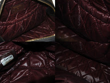 Load image into Gallery viewer, CHANEL シャネル マトラッセ ココマーク コスメポーチ 29番台 カーフスキン ブラック ゴールド金具 美品 中古 4c069782