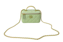 Load image into Gallery viewer, 新品同様 CHANEL シャネル チェーンショルダーバッグ 2WAYバニティバッグ ココマーク ランダム番台 グリーン系 ラムスキン 中古 4c069796