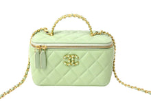 Load image into Gallery viewer, 新品同様 CHANEL シャネル チェーンショルダーバッグ 2WAYバニティバッグ ココマーク ランダム番台 グリーン系 ラムスキン 中古 4c069796