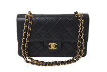 Load image into Gallery viewer, CHANEL シャネル チェーンショルダーバッグ Wフラップ マトラッセ23 ラムスキン 3番台 ブラック ゴールド 美品 中古 4c069887