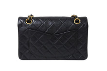 Load image into Gallery viewer, CHANEL シャネル チェーンショルダーバッグ Wフラップ マトラッセ23 ラムスキン 3番台 ブラック ゴールド 美品 中古 4c069887