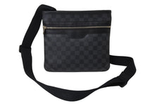 Load image into Gallery viewer, LOUIS VUITTON ルイヴィトン ショルダーバッグ メッセンジャー M58028 トマス ダミエグラフィット ブラック シルバー 美品 中古 4c069911