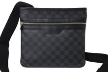 Load image into Gallery viewer, LOUIS VUITTON ルイヴィトン ショルダーバッグ メッセンジャー M58028 トマス ダミエグラフィット ブラック シルバー 美品 中古 4c069911