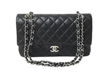 Load image into Gallery viewer, CHANEL シャネル マトラッセ25 Wチェーンショルダーバッグ Wフラップ ココマーク 8番台 ラムスキン ブラック シルバー金具 美品 中古 4c069915