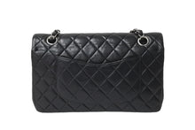Load image into Gallery viewer, CHANEL シャネル マトラッセ25 Wチェーンショルダーバッグ Wフラップ ココマーク 8番台 ラムスキン ブラック シルバー金具 美品 中古 4c069915