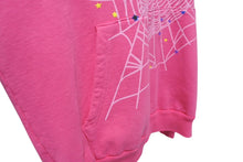 Load image into Gallery viewer, 極美品 SP5DER スパイダー P*NK V2 パーカー サイズXXL 23FW パフプリント 発砲プリント Young Thug ピンク コットン 中古 4c070039