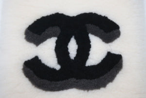 CHANEL シャネル ムートンマフラー ブランドロゴ イタリア製 ムートン カシミア ホワイト ブラック グレー 美品 中古 4c070055