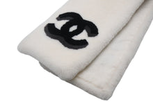 Load image into Gallery viewer, CHANEL シャネル ムートンマフラー ブランドロゴ イタリア製 ムートン カシミア ホワイト ブラック グレー 美品 中古 4c070055