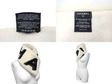 Load image into Gallery viewer, CHANEL シャネル ムートンマフラー ブランドロゴ イタリア製 ムートン カシミア ホワイト ブラック グレー 美品 中古 4c070055