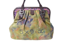 Load image into Gallery viewer, 極美品 CHANEL シャネル エンブロイダリー ハンドバッグ A92791 20番台 ココマーク グラフィティ がま口 カーキ 中古 4c070107