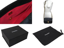 Load image into Gallery viewer, CHANEL シャネル シングルフラップ コインチェーンショルダーバッグ IC イタリア製 キャビアスキン ブラック ゴールド 美品 中古 4c070220