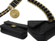 Load image into Gallery viewer, CHANEL シャネル シングルフラップ コインチェーンショルダーバッグ IC イタリア製 キャビアスキン ブラック ゴールド 美品 中古 4c070220