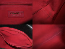 Load image into Gallery viewer, CHANEL シャネル シングルフラップ コインチェーンショルダーバッグ IC イタリア製 キャビアスキン ブラック ゴールド 美品 中古 4c070220