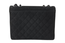 Load image into Gallery viewer, CHANEL シャネル チェーンショルダーバッグ 2番台 デカココ ココマーク キルティング スウェード 刺繍 美品 中古 4c070221