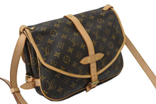Load image into Gallery viewer, 極美品 LOUIS VUITTON ルイヴィトン ソミュール30 ショルダーバッグ ブラウン モノグラム ロゴ 斜めがけ M42256 中古 4c070255