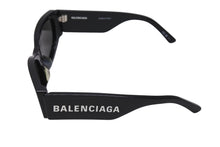 Load image into Gallery viewer, BALENCIAGA バレンシアガ オーバル サングラス メガネ BB0258S イタリア製 ブラック ホワイト サイズ58□18 美品 中古 4c070279
