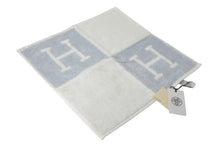 Load image into Gallery viewer, 新品未使用 HERMES エルメス アヴァロン ハンドタオル フランス製 コットン ブルー ホワイト 中古 4c070280