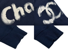 Load image into Gallery viewer, 極美品 CHANEL シャネル スウェット C63121K06167 サイズM 2013年 クリスマス限定 ココマーク ラグラン ネイビー 中古 4c070294