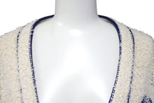 Load image into Gallery viewer, 極美品 CHANEL シャネル ニットカーディガン P61037K46380 サイズ34 19SS ツイード ココマーク シルク混 アイボリー ネイビー 中古 4c070295