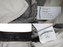 Load image into Gallery viewer, CHROME HEARTS クロムハーツ LEVI&#39;S リーバイス クロスパッチ ウォッシュドデニムパンツ ブラック系 サイズ26 美品 中古 4c070348
