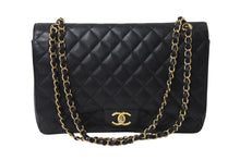 Load image into Gallery viewer, 極美品 CHANEL シャネル デカマトラッセ33 Wフラップ Wチェーン ショルダーバッグ 15番台 キャビアスキン ブラック ゴールド金具 中古 4c070392