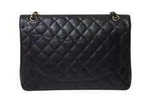 Load image into Gallery viewer, 極美品 CHANEL シャネル デカマトラッセ33 Wフラップ Wチェーン ショルダーバッグ 15番台 キャビアスキン ブラック ゴールド金具 中古 4c070392