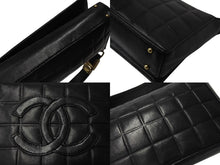 Load image into Gallery viewer, CHANEL シャネル ハンドバッグ ワンショルダー チョコバー ココマーク 6番台 ブラック ラムスキン ゴールド金具 美品 中古 4c070396