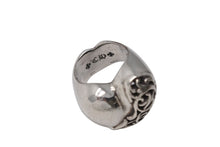 Load image into Gallery viewer, CHROMEHEARTS クロムハーツ ラージハート リング 指輪 アクセサリー シルバー925 28.9g サイズ16 美品 中古 4c070420