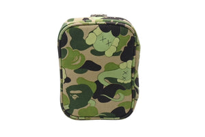 A BATHING APE アベイシングエイプ ミニポーチ カモJAPAN製 コットンナイロン カーキベージュ シルバー金具 美品 中古 4c070421 