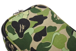 A BATHING APE アベイシングエイプ ミニポーチ カモJAPAN製 コットンナイロン カーキベージュ シルバー金具 美品 中古 4c070421 