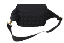 Load image into Gallery viewer, CHANEL シャネル ニュートラベルライン ウエストバッグ ショルダーバッグ ナイロン ブラック ゴールド金具 美品 中古 4c070438