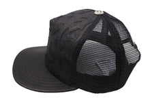 Load image into Gallery viewer, 極美品 CHROME HEARTS クロムハーツトラッカーキャップ クロスパッチ セメタリー クロスボール シルバー 925 ブラック 中古 4c070442