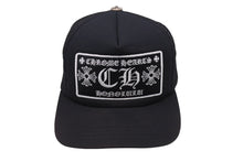 Load image into Gallery viewer, CHROME HEARTS クロムハーツトラッカーキャップ ホノルル限定 CHロゴ刺繍 クロスボール シルバー 925 ブラック 中古 美品 4c070448