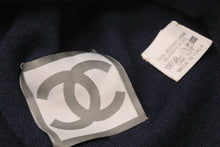 Load image into Gallery viewer, 極美品 CHANEL シャネル ココマークロゴ ニット帽 帽子 キャップ ビーニー ウール ブラック ブルー b220108 中古 4c070459