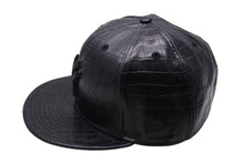 Load image into Gallery viewer, NEW ERA ニューエラ キャップ レザー 牛革 ブラック スワロフスキー サイズ7 3/8 58.7cm 美品 中古 4c070476