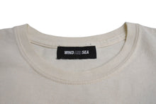 Load image into Gallery viewer, WIND AND SEA ウィンドアンドシー 半袖Tシャツ WDS-CS-210 サイズM アイボリー ブルー ラメ 筆記体ロゴ 美品 中古 4c070480