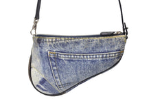 Load image into Gallery viewer, 極美品 ChristianDior クリスチャンディオール デニムサドルポーチ ショルダーバッグ シルバー 中古 4c070496