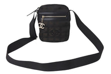 Load image into Gallery viewer, 極美品 CHANEL シャネル ニュートラベルライン ショルダーバッグ A30913 10番台 ココマーク ブラック ブラウン ナイロンキャンバス 中古 4c070504