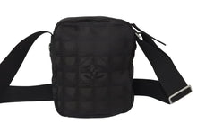Load image into Gallery viewer, 極美品 CHANEL シャネル ニュートラベルライン ショルダーバッグ A30913 10番台 ココマーク ブラック ブラウン ナイロンキャンバス 中古 4c070504