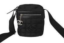 Load image into Gallery viewer, 極美品 CHANEL シャネル ニュートラベルライン ショルダーバッグ A30913 10番台 ココマーク ブラック ブラウン ナイロンキャンバス 中古 4c070504