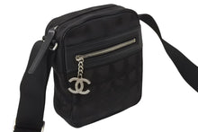 Load image into Gallery viewer, 極美品 CHANEL シャネル ニュートラベルライン ショルダーバッグ A30913 10番台 ココマーク ブラック ブラウン ナイロンキャンバス 中古 4c070504