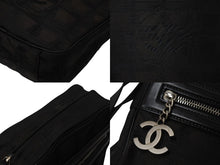 Load image into Gallery viewer, 極美品 CHANEL シャネル ニュートラベルライン ショルダーバッグ A30913 10番台 ココマーク ブラック ブラウン ナイロンキャンバス 中古 4c070504