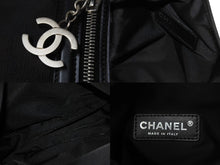 Load image into Gallery viewer, 極美品 CHANEL シャネル ニュートラベルライン ショルダーバッグ A30913 10番台 ココマーク ブラック ブラウン ナイロンキャンバス 中古 4c070504
